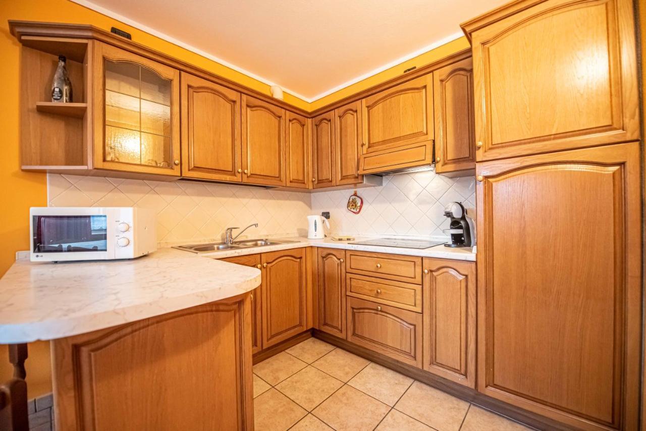 Family House Amalia MyholidayЛивиньо Екстериор снимка